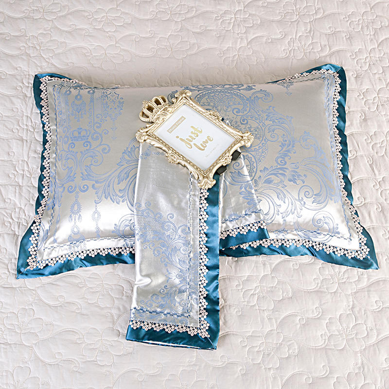 Clara Bedding set